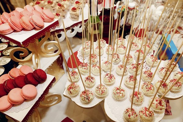 Traiteur anniversaire Paris : service professionnel pour votre événement