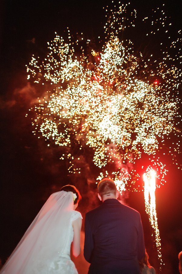 Illuminez votre mariage en Normandie avec un spectacle pyrotechnique